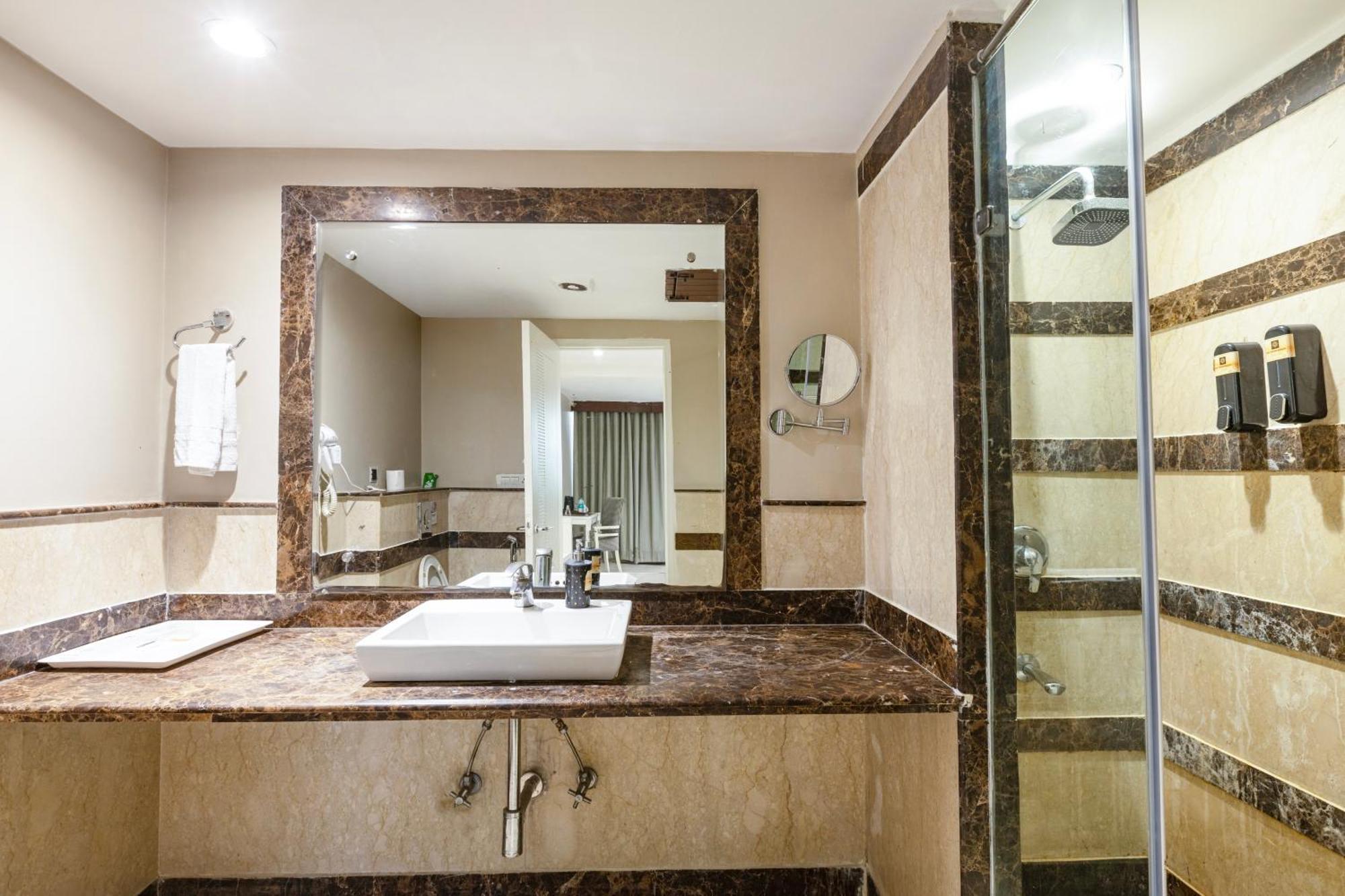 Skon Boutique By Orion Hotels Nuova Delhi Esterno foto